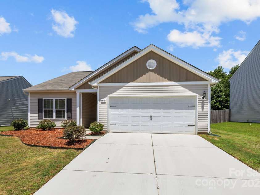 4019 Munson Drive, Charlotte, NC 28215.  MLS# CAR4282246, YatesRealty ID 32241. 