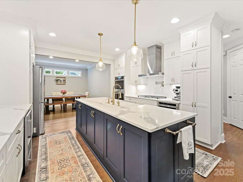 18517 Rollingdale Lane, Davidson, NC 28036.  MLS# CAR4291048, YatesRealty ID 32243. Gourmet, Chef's Kitchen (remodeled in 2021) offers quartz counters, large island with great storage, high end stainless steel appliances, double, wall oven, gas cook top, hood system, tile back splash, pot filler & t