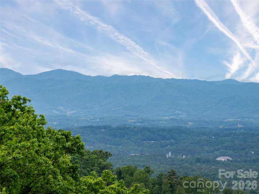 29 Elk Ridge Drive, Asheville, NC 28804.  MLS# CAR4381856, YatesRealty ID 32244. 