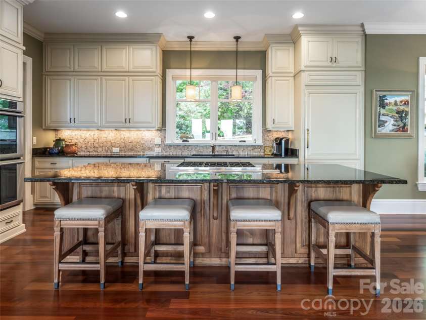 29 Elk Ridge Drive, Asheville, NC 28804.  MLS# CAR4381856, YatesRealty ID 32244. 