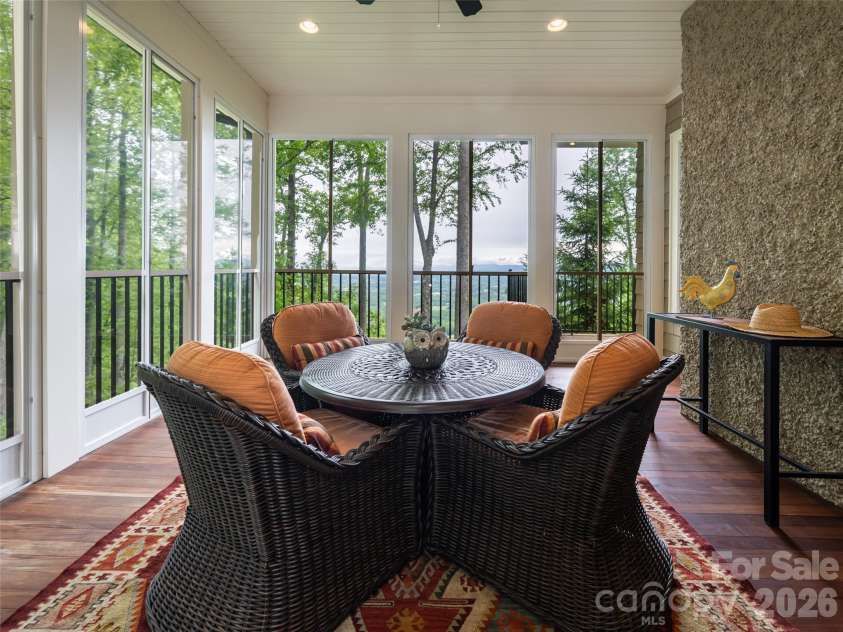 29 Elk Ridge Drive, Asheville, NC 28804.  MLS# CAR4381856, YatesRealty ID 32244. 