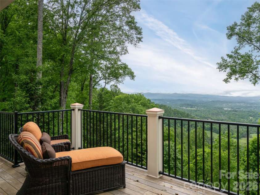 29 Elk Ridge Drive, Asheville, NC 28804.  MLS# CAR4381856, YatesRealty ID 32244. 