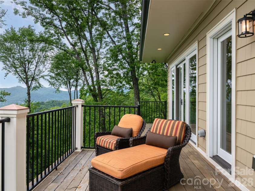 29 Elk Ridge Drive, Asheville, NC 28804.  MLS# CAR4381856, YatesRealty ID 32244. 