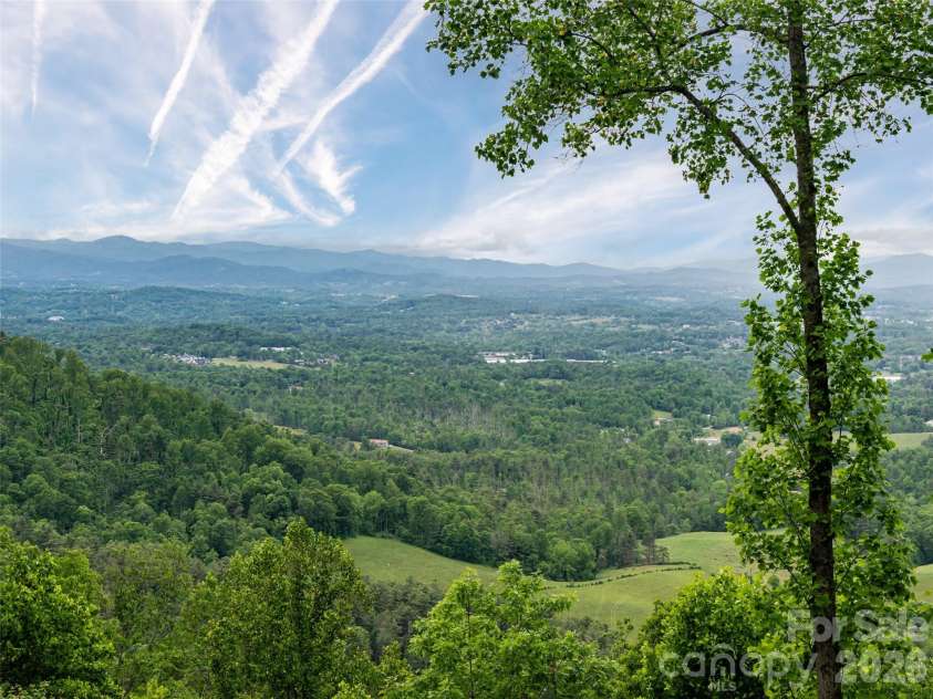 29 Elk Ridge Drive, Asheville, NC 28804.  MLS# CAR4381856, YatesRealty ID 32244. 