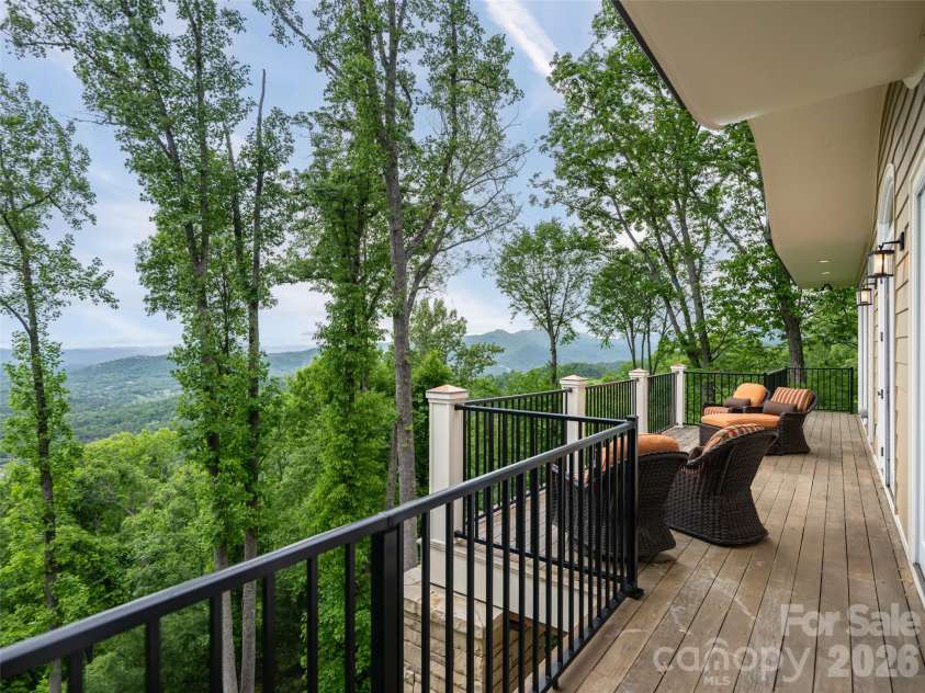 29 Elk Ridge Drive, Asheville, NC 28804.  MLS# CAR4381856, YatesRealty ID 32244. 