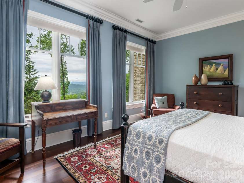 29 Elk Ridge Drive, Asheville, NC 28804.  MLS# CAR4381856, YatesRealty ID 32244. 