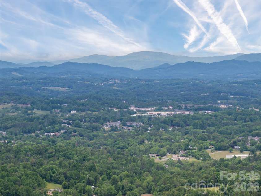 29 Elk Ridge Drive, Asheville, NC 28804.  MLS# CAR4381856, YatesRealty ID 32244. 