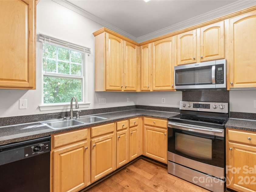 16911 Commons Creek Drive, Charlotte, NC 28277.  MLS# CAR4233980, YatesRealty ID 32245. 