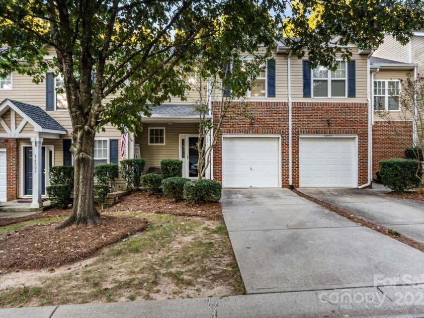 16911 Commons Creek Drive, Charlotte, NC 28277.  MLS# CAR4298157, YatesRealty ID 32245. 