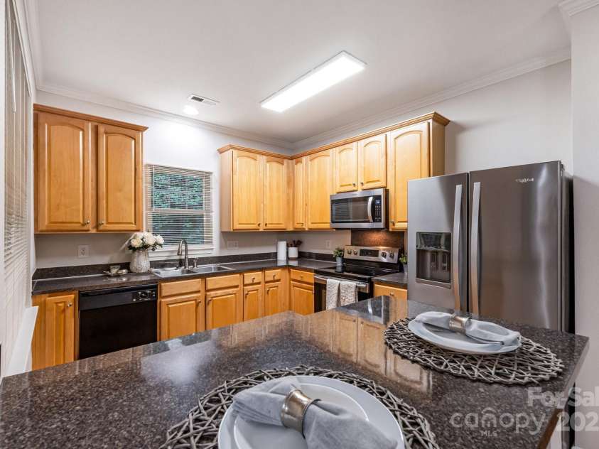 16911 Commons Creek Drive, Charlotte, NC 28277.  MLS# CAR4298157, YatesRealty ID 32245. 