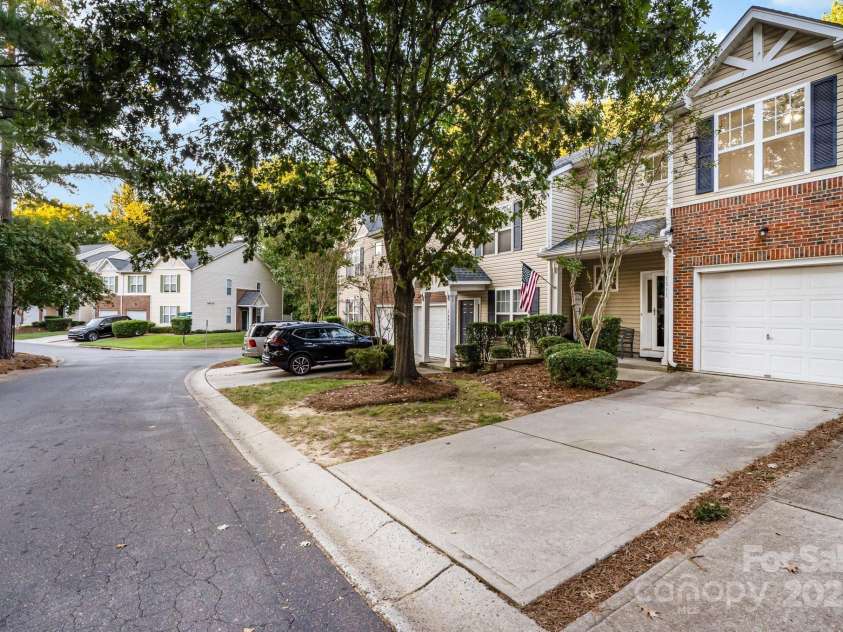 16911 Commons Creek Drive, Charlotte, NC 28277.  MLS# CAR4298157, YatesRealty ID 32245. 