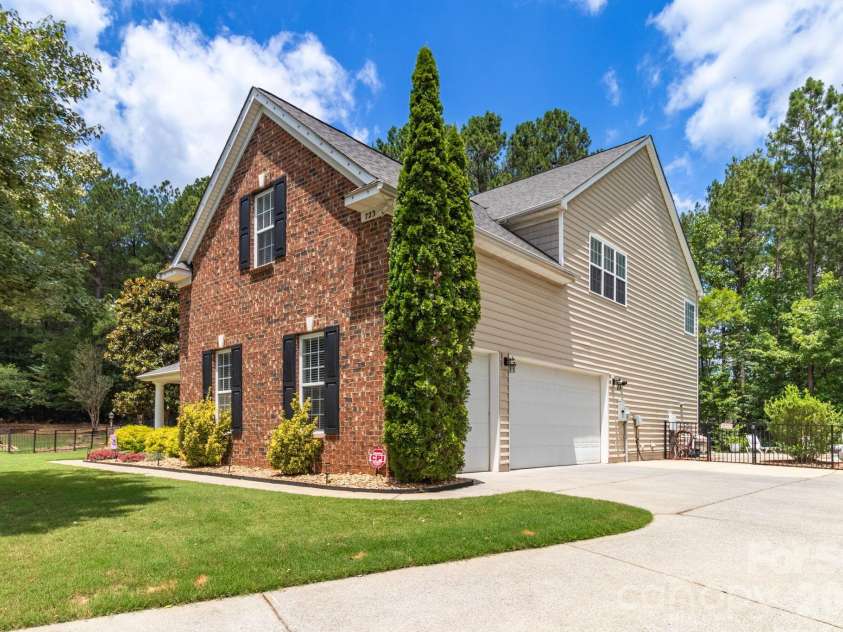 723 Cavendish Lane, Waxhaw, NC 28173.  MLS# CAR4395421, YatesRealty ID 32245. 