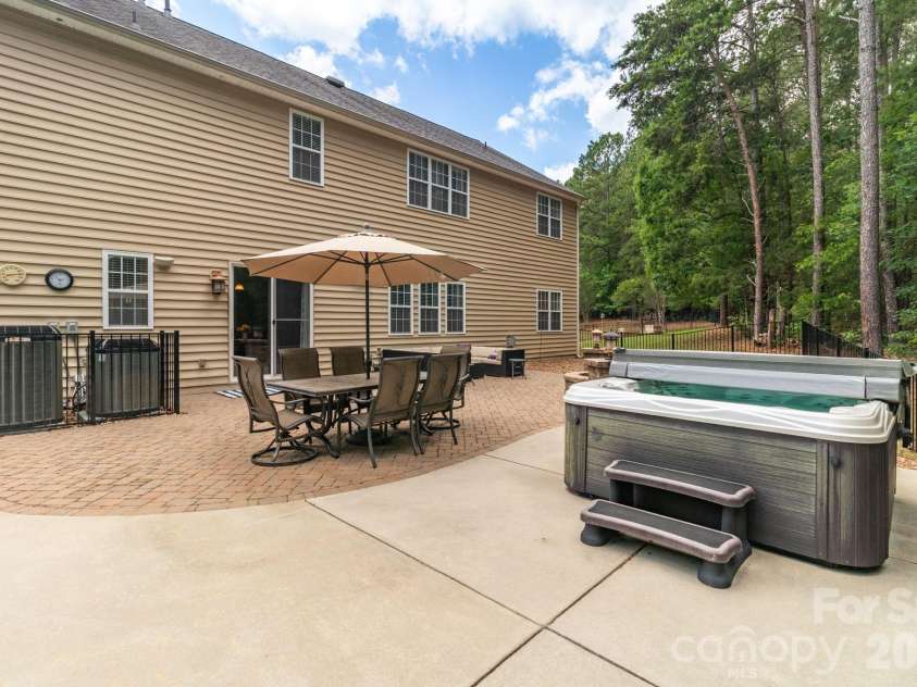 723 Cavendish Lane, Waxhaw, NC 28173.  MLS# CAR4395421, YatesRealty ID 32245. 