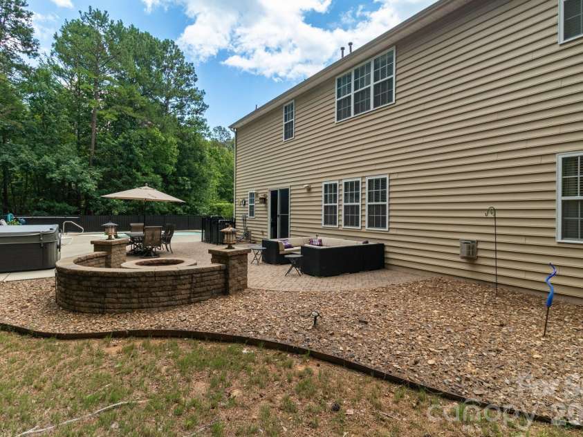 723 Cavendish Lane, Waxhaw, NC 28173.  MLS# CAR4395421, YatesRealty ID 32245. 