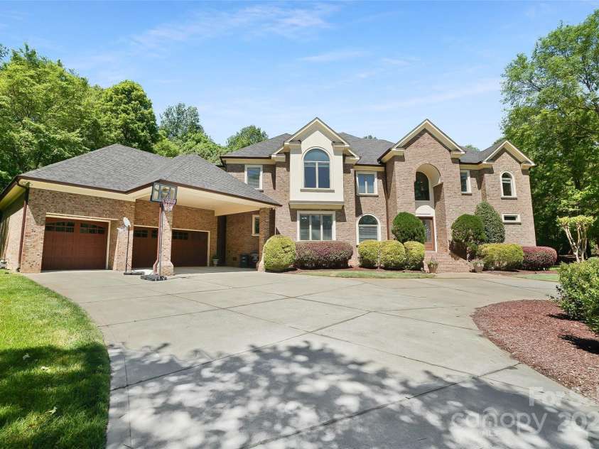 5001 Oxfordshire Road, Waxhaw, NC 28173.  MLS# CAR4243721, YatesRealty ID 32246. 