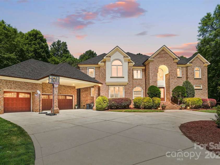 5001 Oxfordshire Road, Waxhaw, NC 28173.  MLS# CAR4243721, YatesRealty ID 32246. 