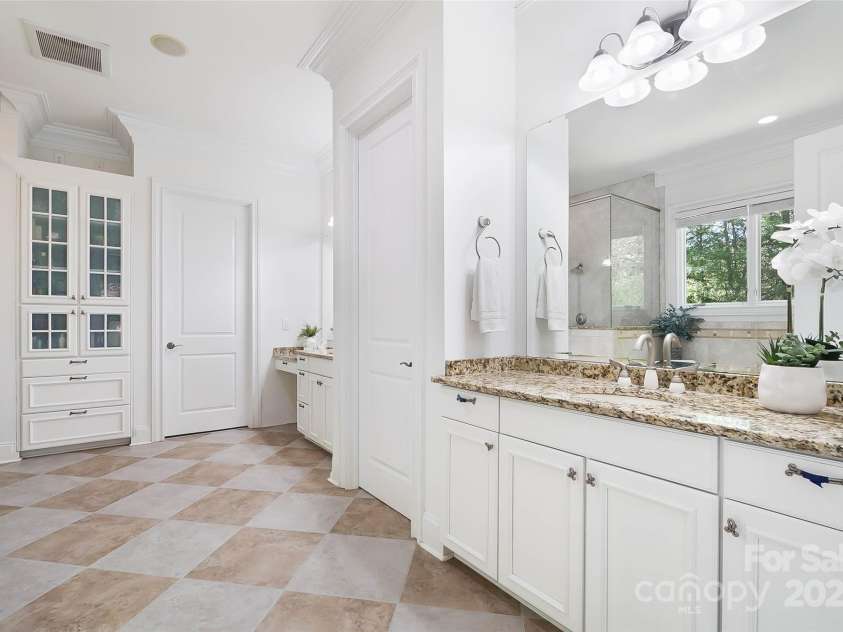 5001 Oxfordshire Road, Waxhaw, NC 28173.  MLS# CAR4243721, YatesRealty ID 32246. Primary Bathroom