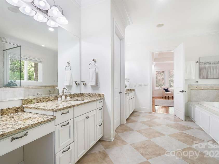 5001 Oxfordshire Road, Waxhaw, NC 28173.  MLS# CAR4243721, YatesRealty ID 32246. Primary Bathroom