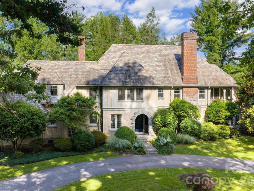 334 Vanderbilt Road, Biltmore Forest, NC 28803.  MLS# CAR4389681, YatesRealty ID 32247. 