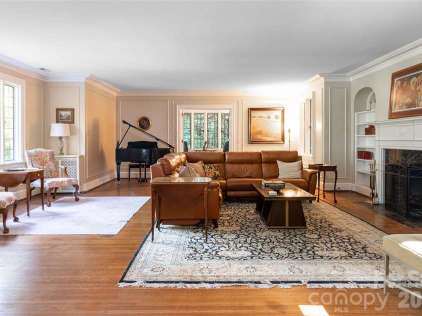 334 Vanderbilt Road, Biltmore Forest, NC 28803.  MLS# CAR4389681, YatesRealty ID 32247. 