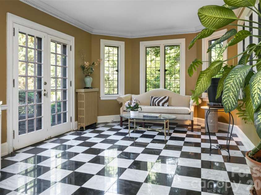 334 Vanderbilt Road, Biltmore Forest, NC 28803.  MLS# CAR4389681, YatesRealty ID 32247. 