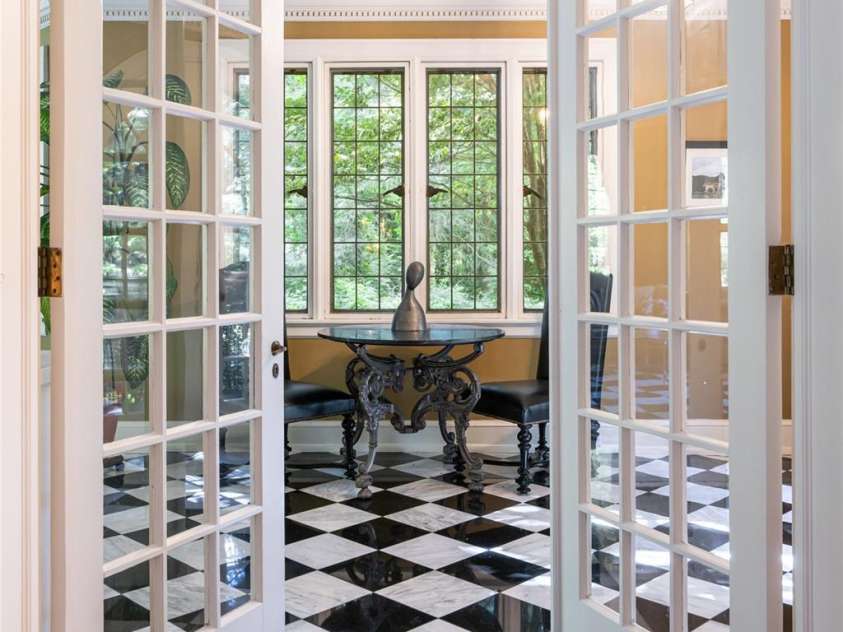 334 Vanderbilt Road, Biltmore Forest, NC 28803.  MLS# CAR4389681, YatesRealty ID 32247. 