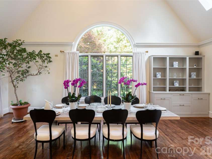 334 Vanderbilt Road, Biltmore Forest, NC 28803.  MLS# CAR4389681, YatesRealty ID 32247. 
