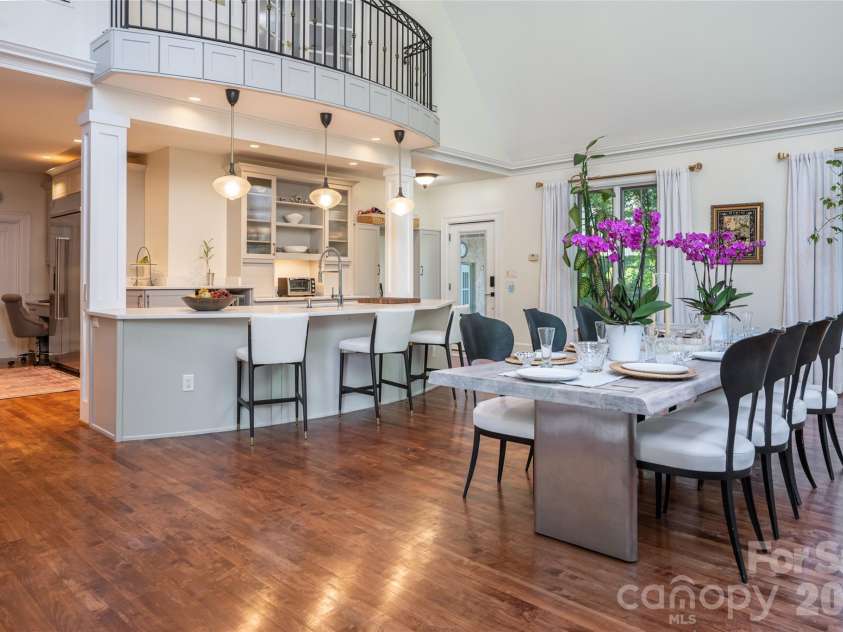 334 Vanderbilt Road, Biltmore Forest, NC 28803.  MLS# CAR4389681, YatesRealty ID 32247. 