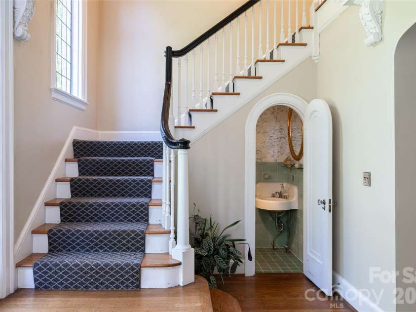 334 Vanderbilt Road, Biltmore Forest, NC 28803.  MLS# CAR4389681, YatesRealty ID 32247. 