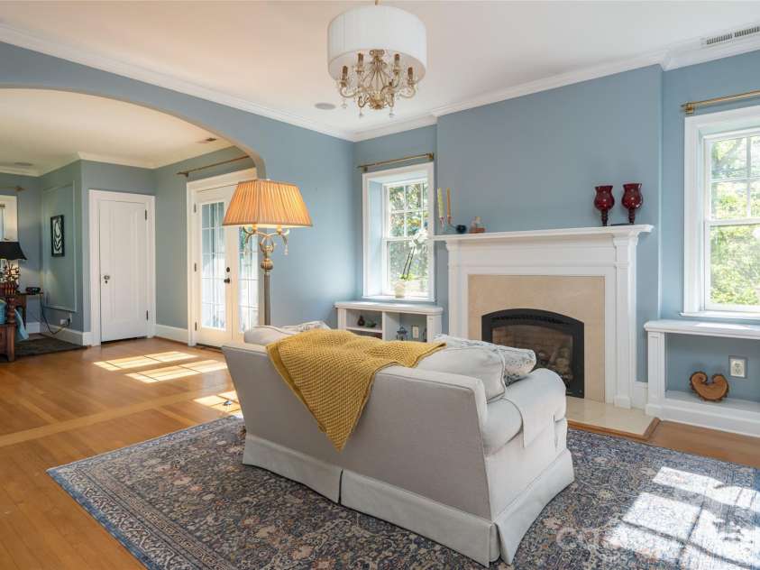334 Vanderbilt Road, Biltmore Forest, NC 28803.  MLS# CAR4389681, YatesRealty ID 32247. 