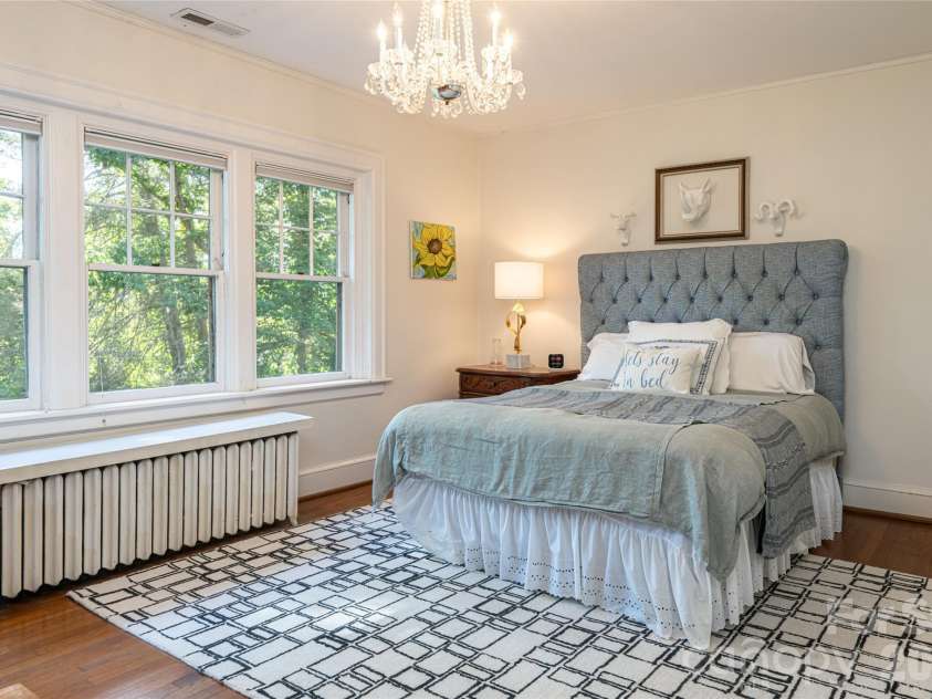 334 Vanderbilt Road, Biltmore Forest, NC 28803.  MLS# CAR4389681, YatesRealty ID 32247. 
