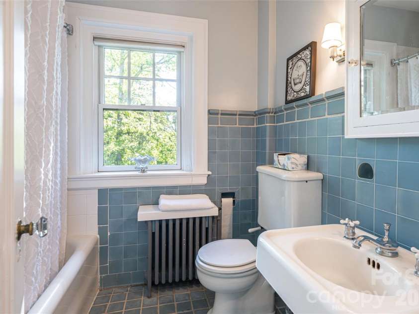 334 Vanderbilt Road, Biltmore Forest, NC 28803.  MLS# CAR4389681, YatesRealty ID 32247. 