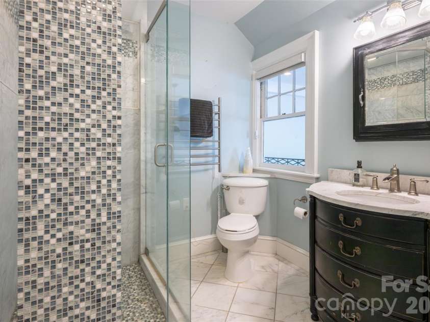 334 Vanderbilt Road, Biltmore Forest, NC 28803.  MLS# CAR4389681, YatesRealty ID 32247. 