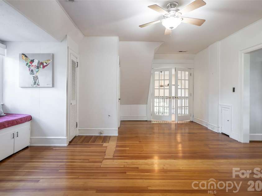 334 Vanderbilt Road, Biltmore Forest, NC 28803.  MLS# CAR4389681, YatesRealty ID 32247. 