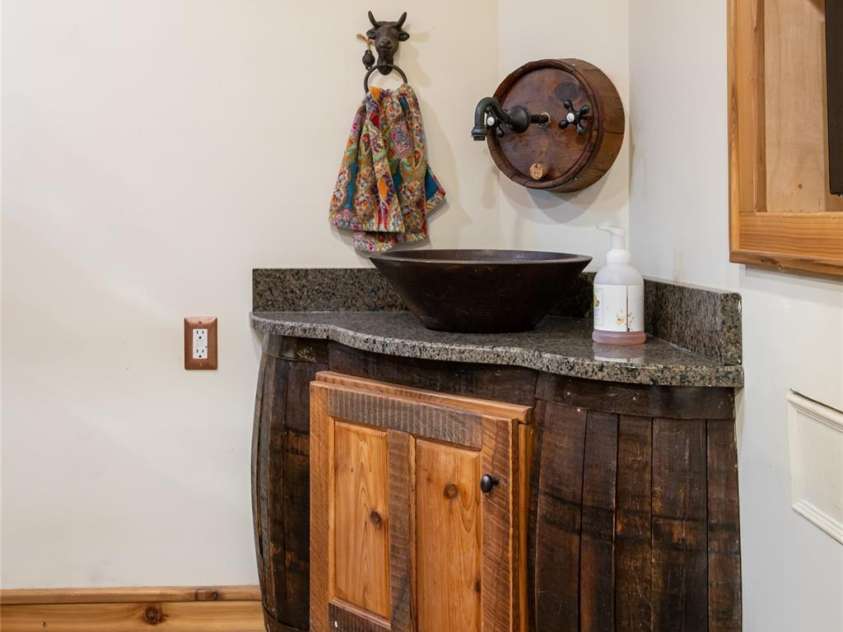 334 Vanderbilt Road, Biltmore Forest, NC 28803.  MLS# CAR4389681, YatesRealty ID 32247. 