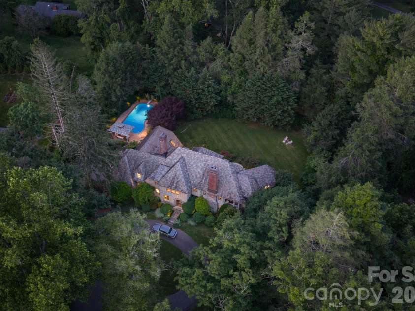 334 Vanderbilt Road, Biltmore Forest, NC 28803.  MLS# CAR4389681, YatesRealty ID 32247. 