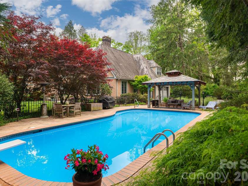 334 Vanderbilt Road, Biltmore Forest, NC 28803.  MLS# CAR4389681, YatesRealty ID 32247. 