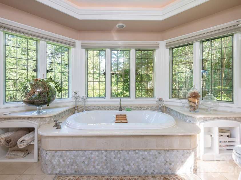 334 Vanderbilt Road, Biltmore Forest, NC 28803.  MLS# CAR4389681, YatesRealty ID 32247. Primary Bathroom