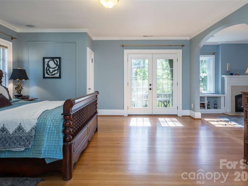 334 Vanderbilt Road, Biltmore Forest, NC 28803.  MLS# CAR4389681, YatesRealty ID 32247. Primary Bedroom