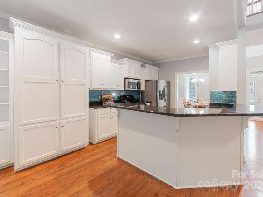 6414 Winding Creek Lane, Denver, NC 28037.  MLS# CAR4240521, YatesRealty ID 32247. Tons of kitchen storage