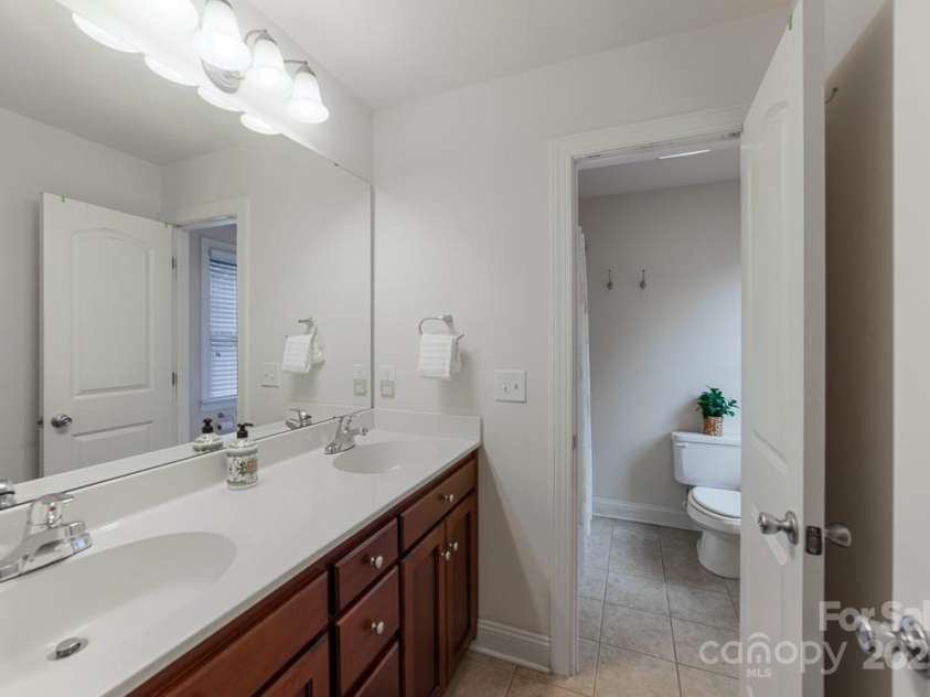 6414 Winding Creek Lane, Denver, NC 28037.  MLS# CAR4240521, YatesRealty ID 32247. Upstairs full bath #1