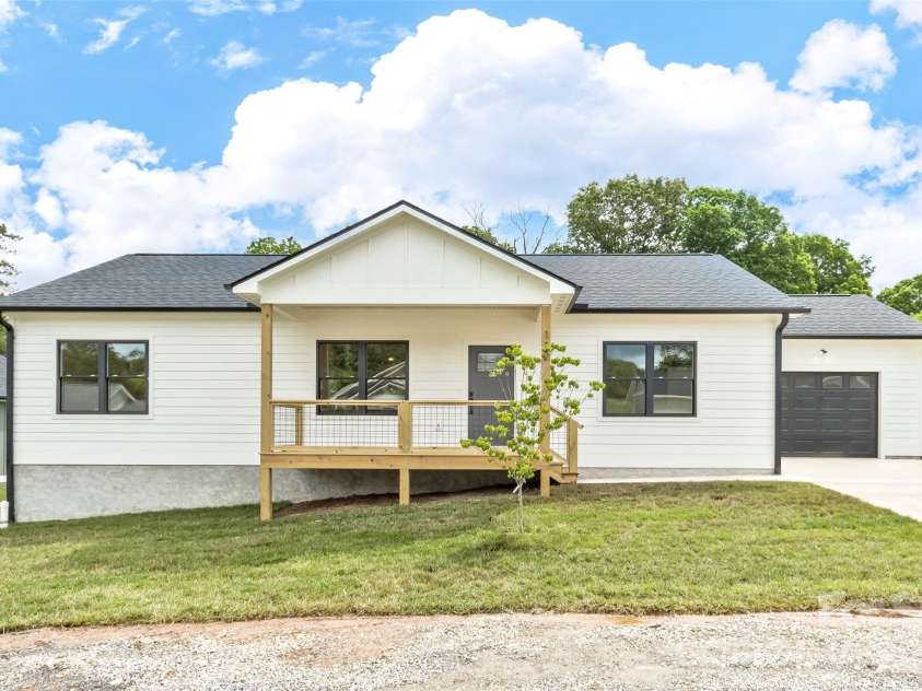 112 Peyton Elaine Road, Clyde, NC 28721.  MLS# CAR4387524, YatesRealty ID 32249. 
