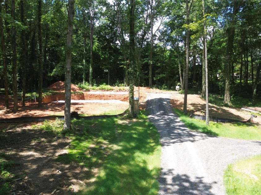 137 English Drive, Candler, NC 28715.  MLS# CAR4279070, YatesRealty ID 32249. 
