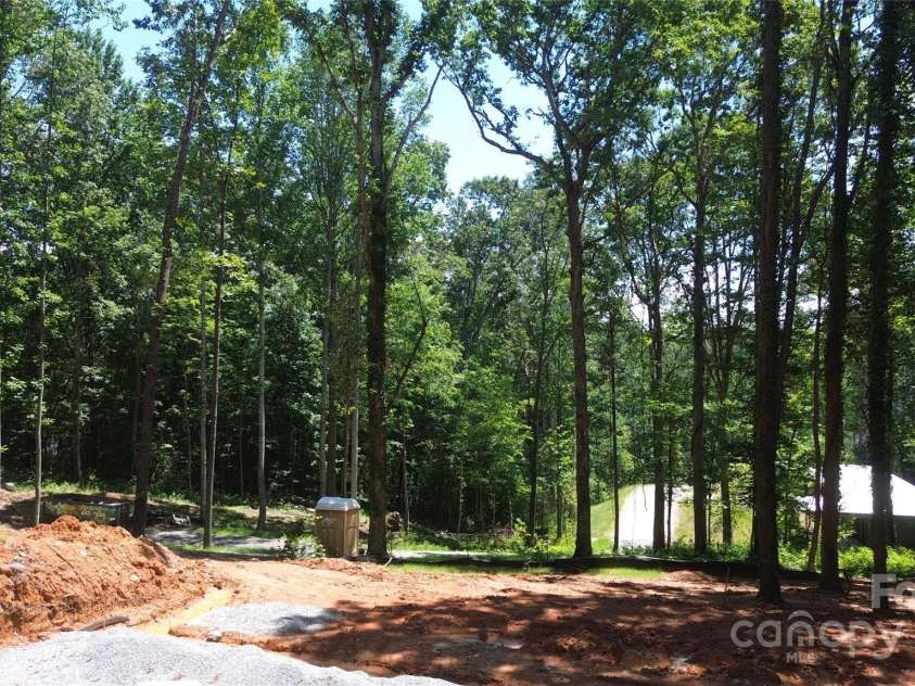 137 English Drive, Candler, NC 28715.  MLS# CAR4279070, YatesRealty ID 32249. 