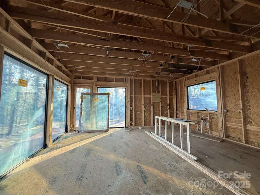 137 English Drive, Candler, NC 28715.  MLS# CAR4279070, YatesRealty ID 32249. 