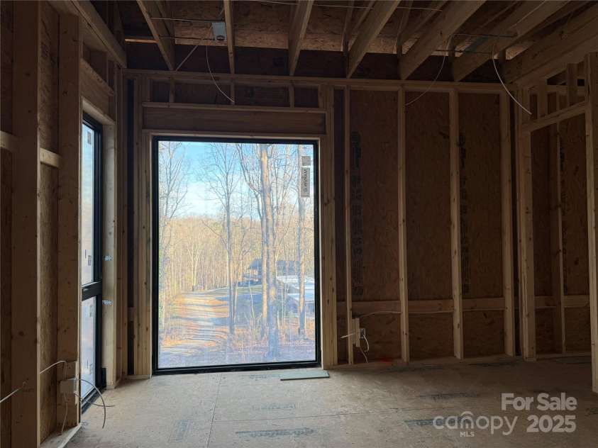 137 English Drive, Candler, NC 28715.  MLS# CAR4279070, YatesRealty ID 32249. 