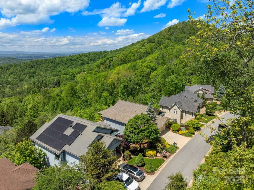 117 Distant View Drive, Asheville, NC 28803.  MLS# CAR4253814, YatesRealty ID 3225. 