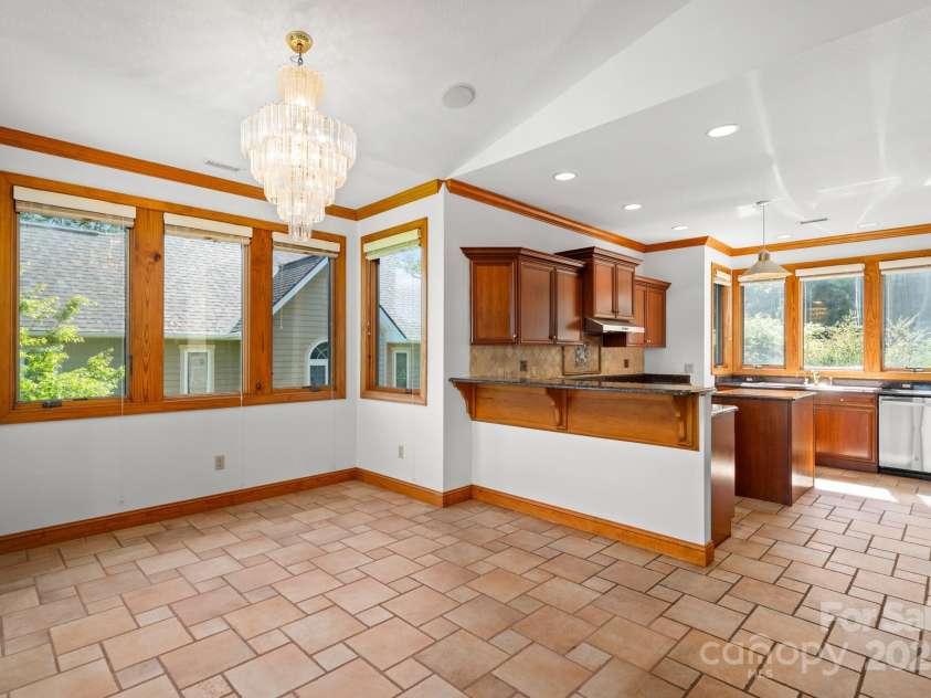 117 Distant View Drive, Asheville, NC 28803.  MLS# CAR4253814, YatesRealty ID 3225. 