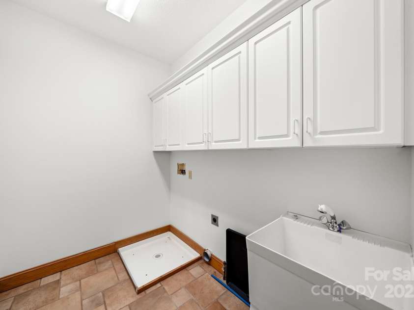 117 Distant View Drive, Asheville, NC 28803.  MLS# CAR4253814, YatesRealty ID 3225. 