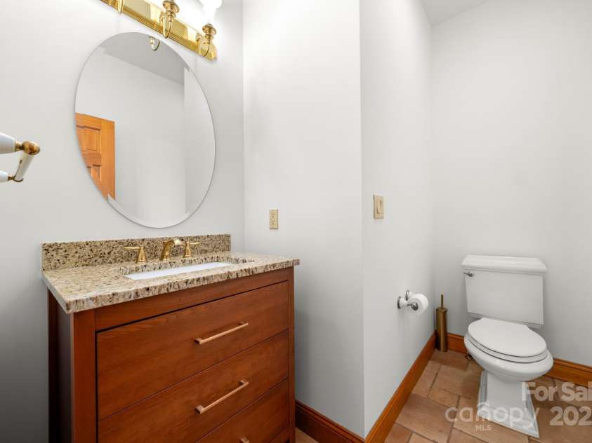 117 Distant View Drive, Asheville, NC 28803.  MLS# CAR4253814, YatesRealty ID 3225. 